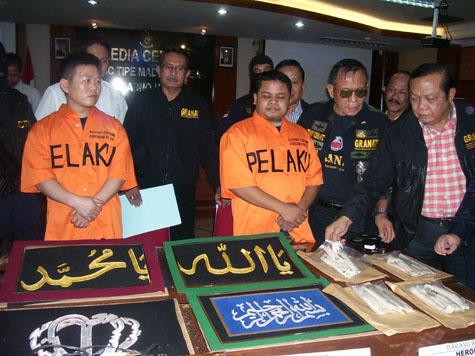 Biadab! Paket Heroin Diseludupkan Dalam Lukisan Kaligrafi