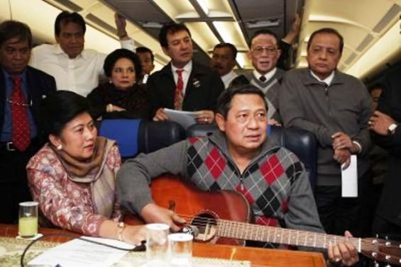 Malang Nian Bangsa ini Presidennya Cuma Bisa Bikin Album dan Main Film