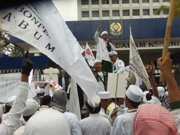 Ganyang Menteri Miras, Tumbangkan Rezim Maksiat, Buat UU Anti Miras!!