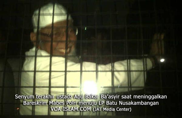 Dipindah Paksa, Ustadz Ba'asyir Tak Diberi Makan dan Dilarang Shalat