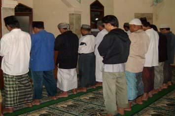 Hukum Berjamaah Dengan Imam yang Rusak Bacaannya