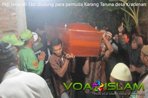 Pemuda Kradenan Bersemangat Mengurusi Jenazah Eko Klaten