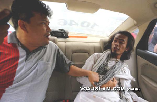 Polisi Salah Tangkap dikira Buron Teroris ternyata Orang Gila