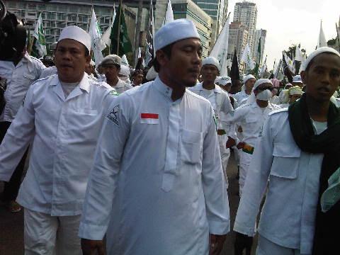 Agar Tidak Dimejahijaukan FPI Bergerak Mengikuti Prosedur 