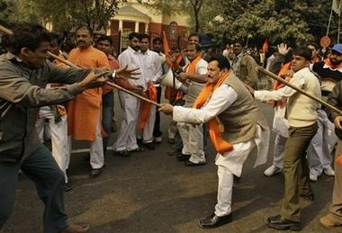 India : Kelompok Hindu Menyerang Masjid 15 Orang Muslim Tewas