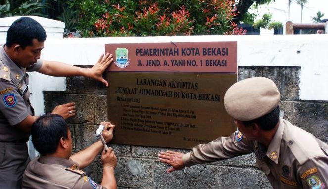 Meresahkan Warga, Masjid Ahmadiyah di Depok Disegel Satpol PP