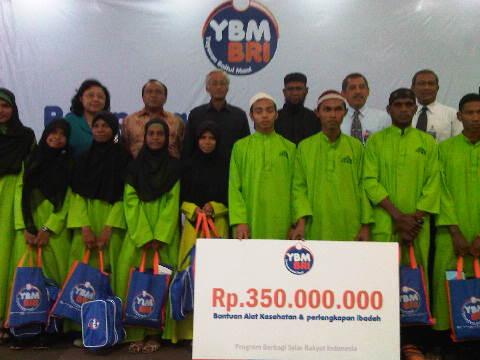 Santri AFKN Terima Bantruan Alat Kesehatan dari YBM-BRI