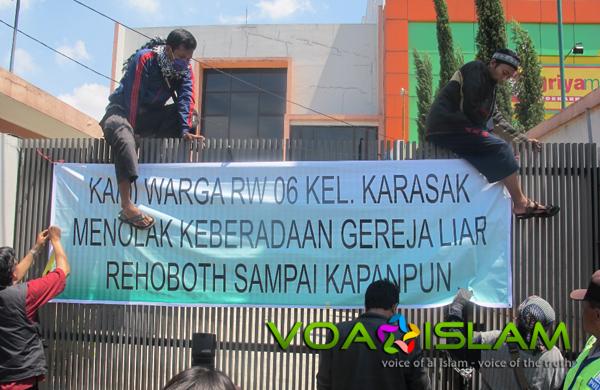 Manupulasi Tanda Tangan Warga, 2 Gereja Liar di Bandung Disegel