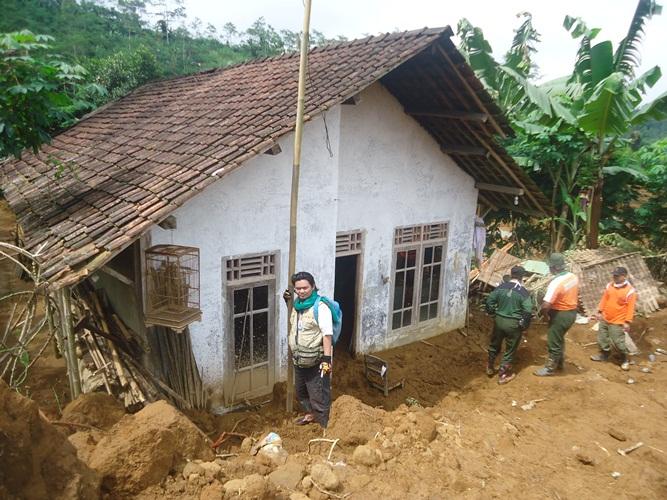 Membongkar Misteri Rumah yang Selamat dari Longsor Tanah di Banjarnegara