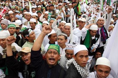 Harusnya Umat Islam Memaklumatkan Jihad Melawan Ahok