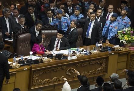 PDIP dan Adian Napitupulu Menuju Jurang Kebangkrutan Politik