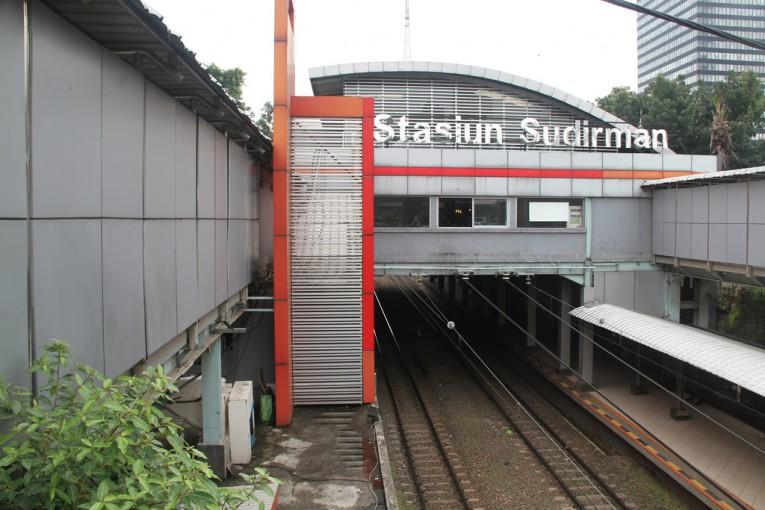 'Kaki Tangan' Kapitalisme di Stasiun Kereta