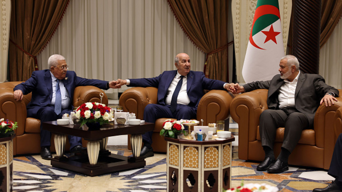 Presiden Palestina Mahmoud Abbas Dan Pemimpin Hamas Haniyeh Lakukan Pertemuan 'Langka' Di Aljazair
