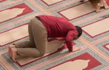 Pandangan Syaikh Bin Baz Tentang Posisi Kaki Saat Sujud