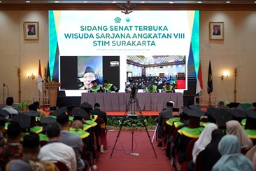 STIM Surakarta Lahirkan 27 Wisudawan Cumlaude dan Hafidz Qur’an 30 Juz