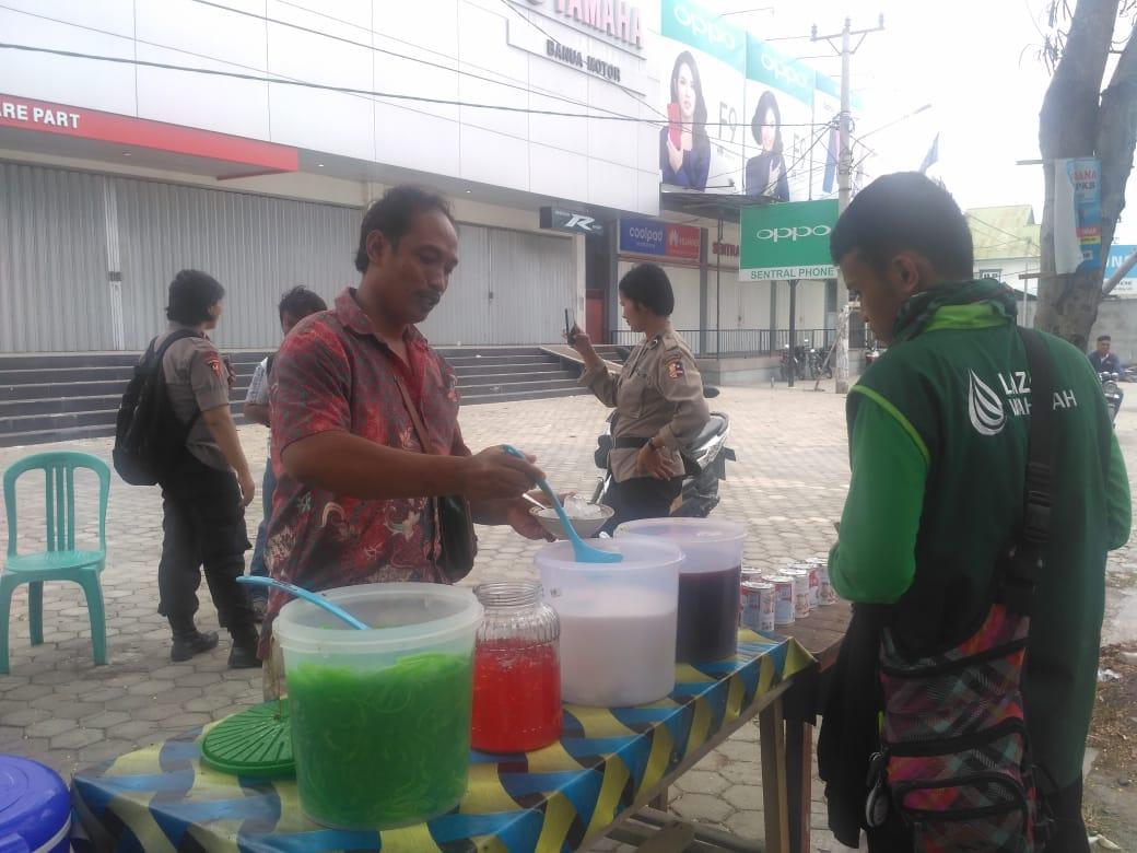 Pasca Gempa, Pedagang Kaki Lima Ini Raup Keuntungan Tiga Kali Lipat