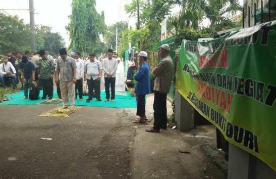 Wanita Ikut Salat Jumat, Jamaah Ahmadiyah Dinilai Bikin Resah