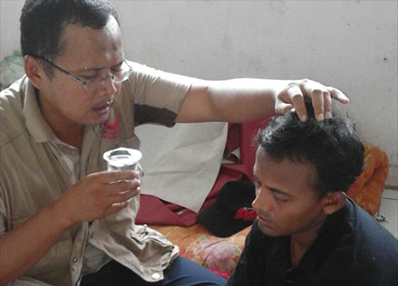 Mengamuk, Pemuda Rohingya ini Akhirnya diruqyah