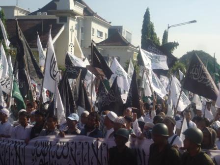 Bendera Tauhid Warnai Pusat Kota Solo Dalam Parade Tauhid