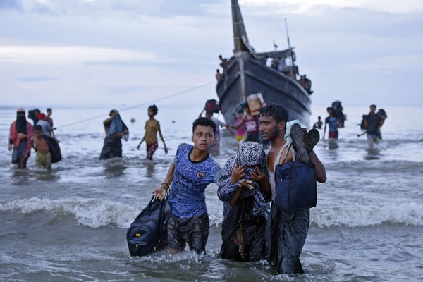 Muslim Rohingya Menderita, Siapa Menolong Mereka?