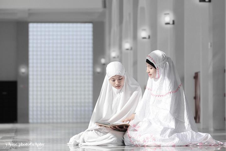 3 Kemuliaan yang Dimiliki Muslimah