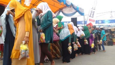 MIUMI dan MCJak Beri Santunan Anak Yatim Kampung Luar Batang