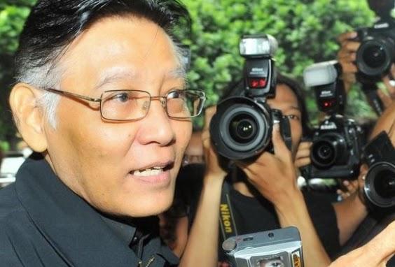 Romli Atmasasmita Mengendus Bau Busuk di KPK?