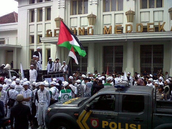 Agar Kasus Tolikara Tidak Meluas ke Daerah Lain, KH Al-Khattath Serukan Umat Islam Jaga Semua Masjid