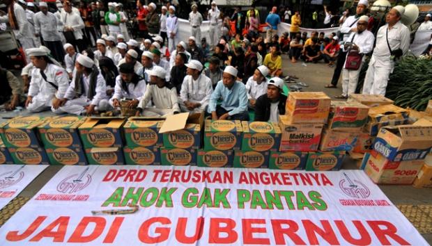 Legalkan Prostitusi dan Miras, Saatnya Umat Islam dan DPRD Menurunkan Ahok