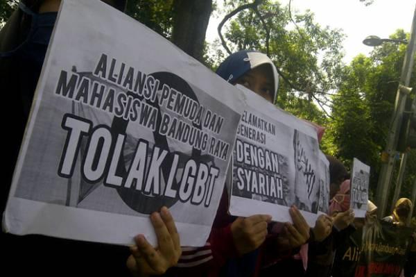 STOP Geliat Aksi LGBT!