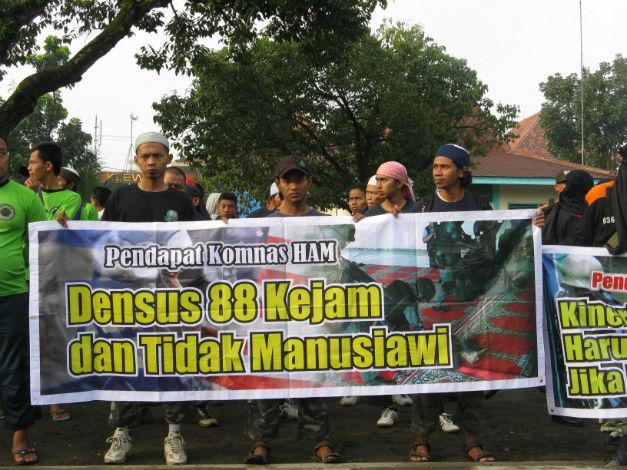 Biadab! Densus 88 Jadikan Al Qur'an Sebagai Barang Bukti Terorisme