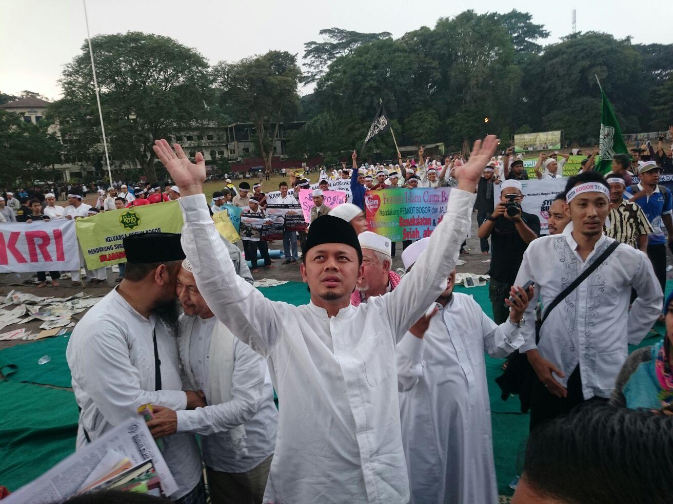 Setelah Tolak Syiah; Shalat Istisqa, Hujan pun Guyur Kota Bogor