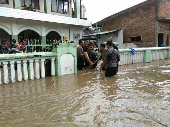 Jangan Biarkan Mereka Tenggelam