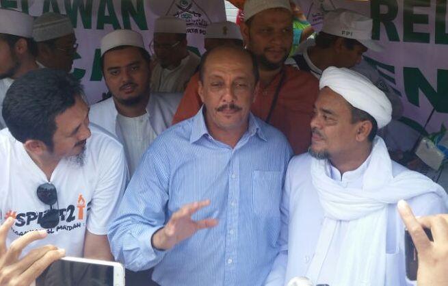 Ustaz Yusuf Mansur dan Habib Rizieq Kunjungi Korban Bencana di Jakarta