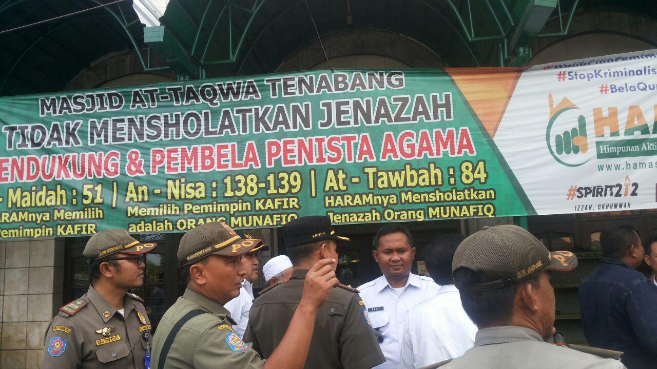 ACTA: Penurunan Spanduk Larangan Shalat Jenazah Pendukung Ahok Melanggar HAM