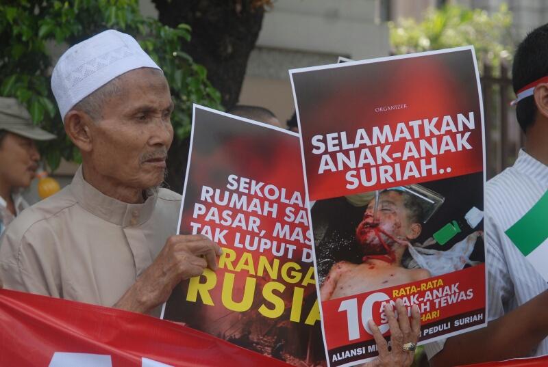 Kisah Kakek 85 Tahun Lawan Arogansi Rusia