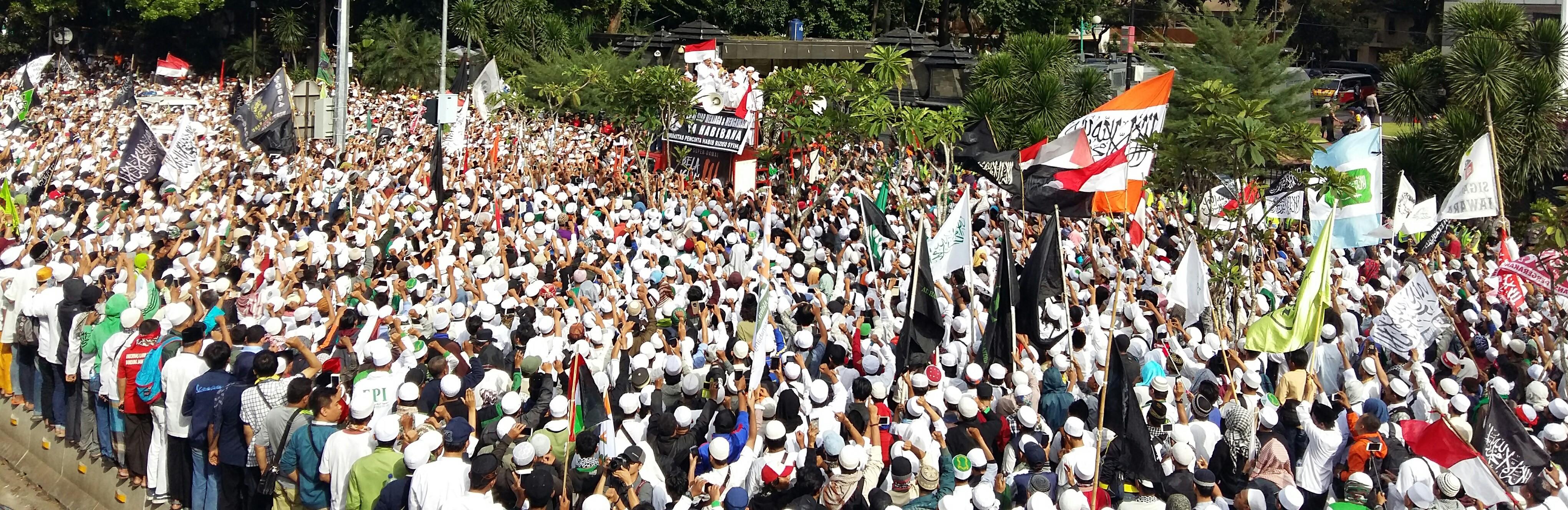 Habib Rizieq: Pengamanan Uang Kertas Berjuta Logo Alternatif, Kenapa Harus Mirip Logo Palu Arit?