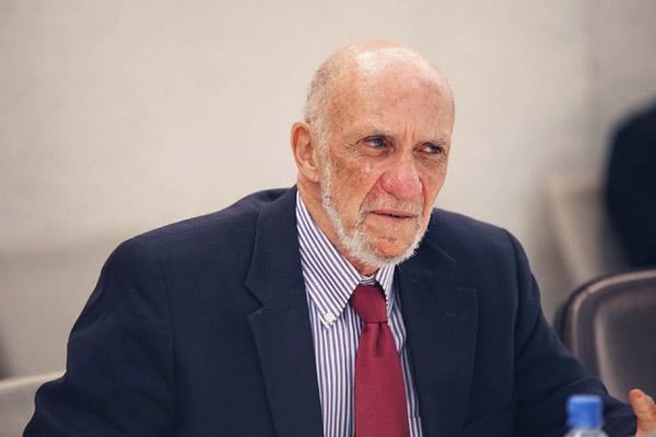 Tokoh Yahudi Richard Falk  Melawan Zionis-Israel di Palestina