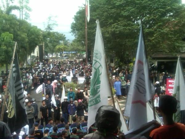 Ribuan Ummat Islam Surakarta Tolak Penguasa Arogan yang Melegalkan Miras