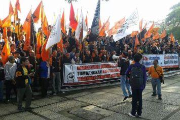 Serukan Khilafah, Ribuan Mahasiswa Penuhi Gedung Sate Bandung