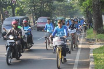 Sosialisasikan Acara KIP, HTI Bandung Gelar Gowes#IndonesiaMilikAllah