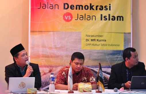 Jalan Islam Vs Jalan Demokrasi