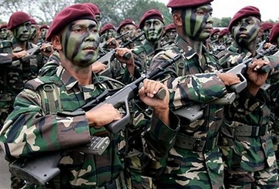 Dari Titik Ekstrim ke Titik Ekstrim, Dari Tentara ke Polisi?