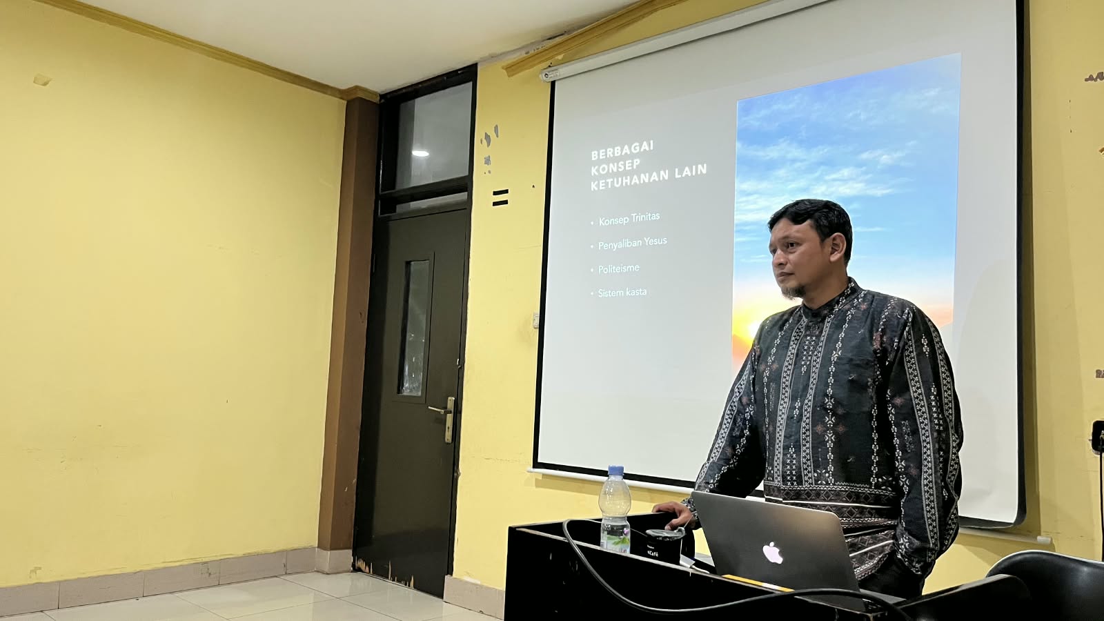 Dr. Akmal Sjafril: Mari Kembali Mengagumi Ajaran Tauhid
