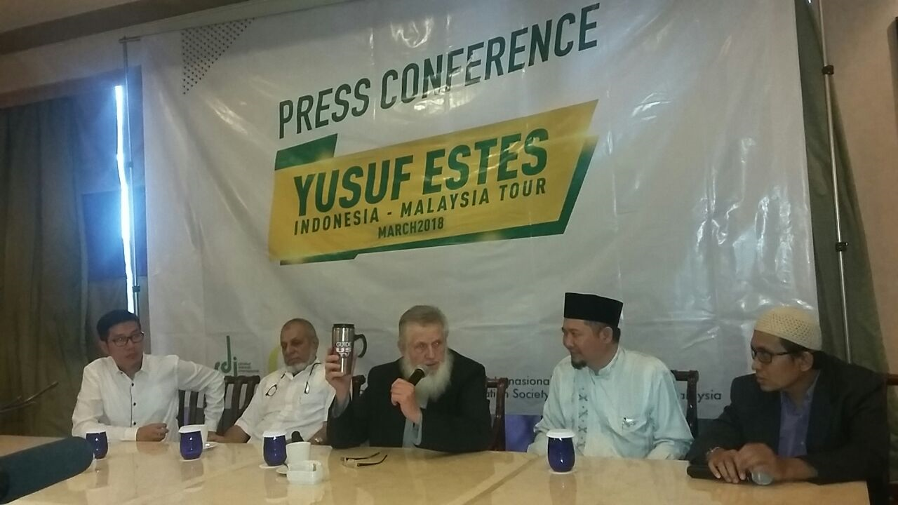 Syaikh Yusuf Estes: Hadapi Hoaks dengan Doa