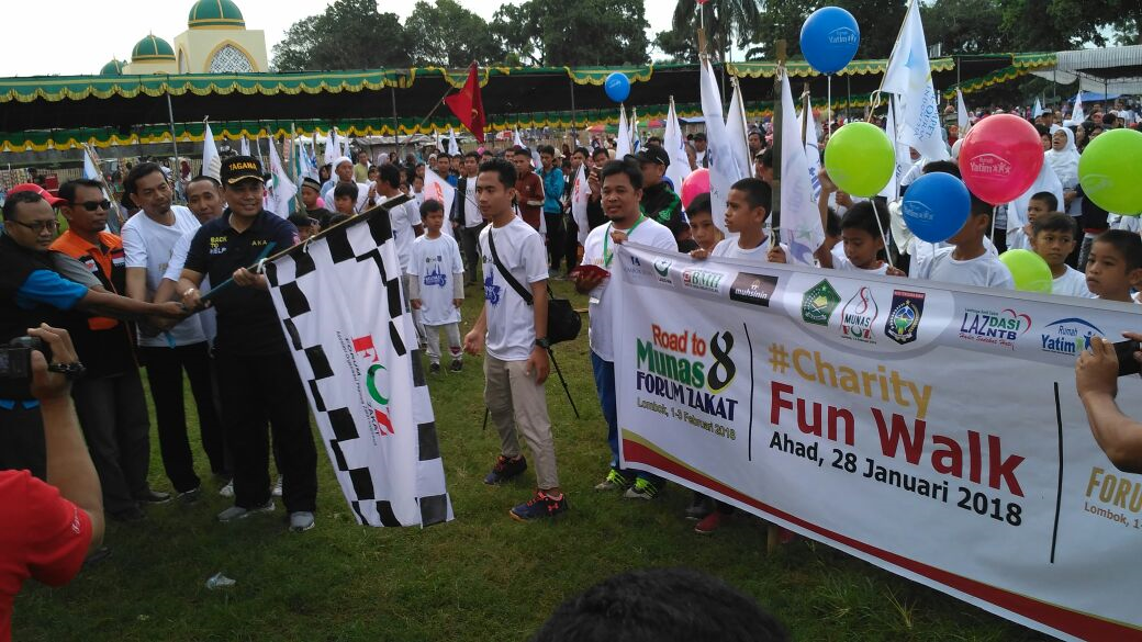 Kepala Dinsos NTB Lepas Peserta Charity Funwalk Munas FOZ