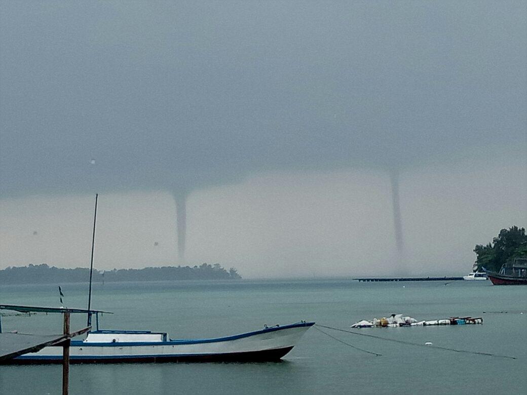 [FOTO] 3 Puting Beliung Serentak Terjang Kepulauan Seribu Jakarta