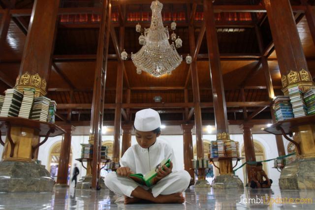 Ikutilah I'tikaf Romadhon 1436 H: Tema Menapaki Jejak 10 Sahabat yang Masuk Syurga