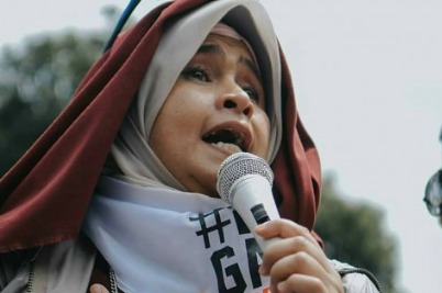 Dituding Rebut Mic di Pesawat Terbang, Ini Jawaban Neno Warisman