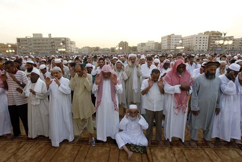 Fatwa Ulama Tentang Hari Raya Ied Bertepatan dengan Hari Jumat